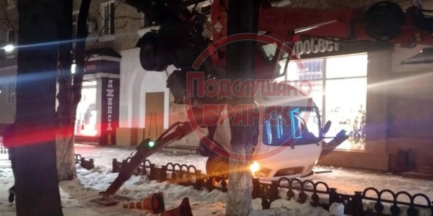 В Бежицком районе подъемник сделал переднее сальто