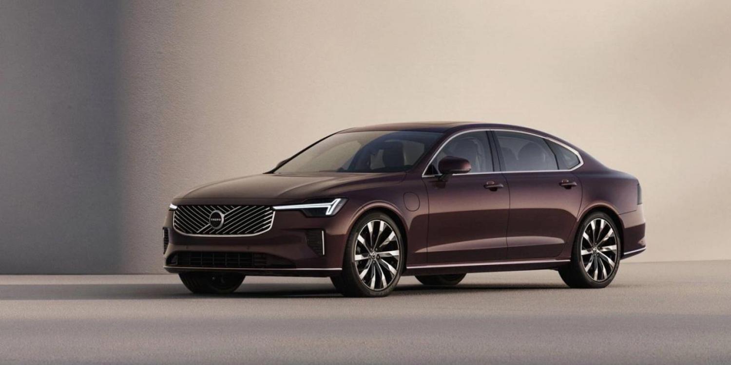 Volvo представил обновленный седан S90