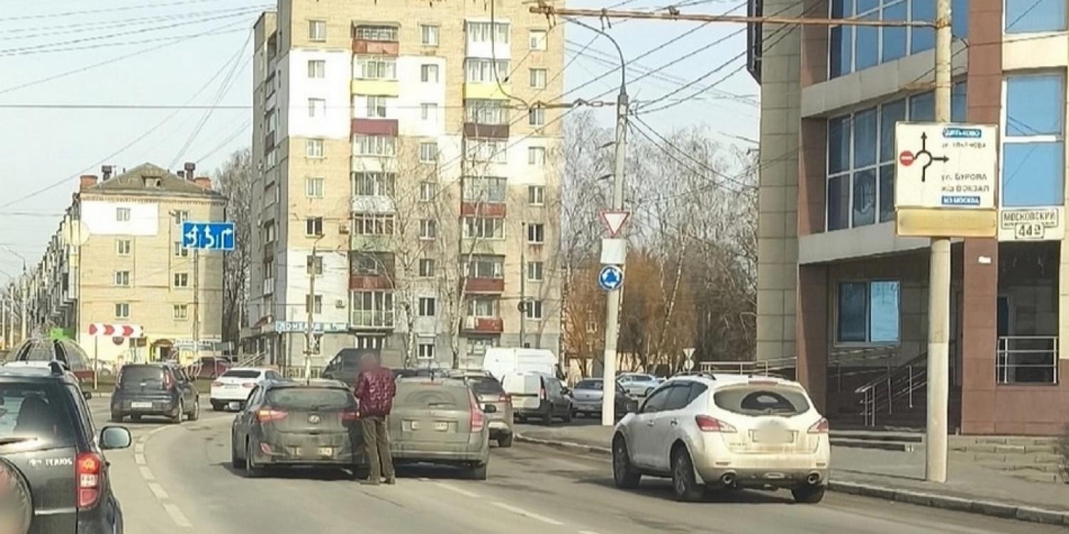 В Бежицком районе Брянска произошло столкновение автомобилей