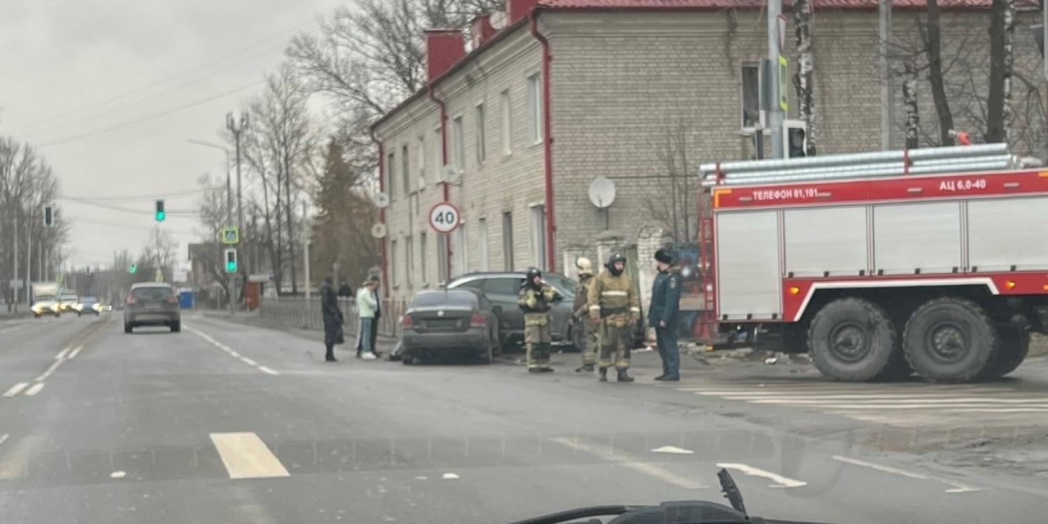 В Бежицком районе сегодня столкнулись два легковых автомобиля